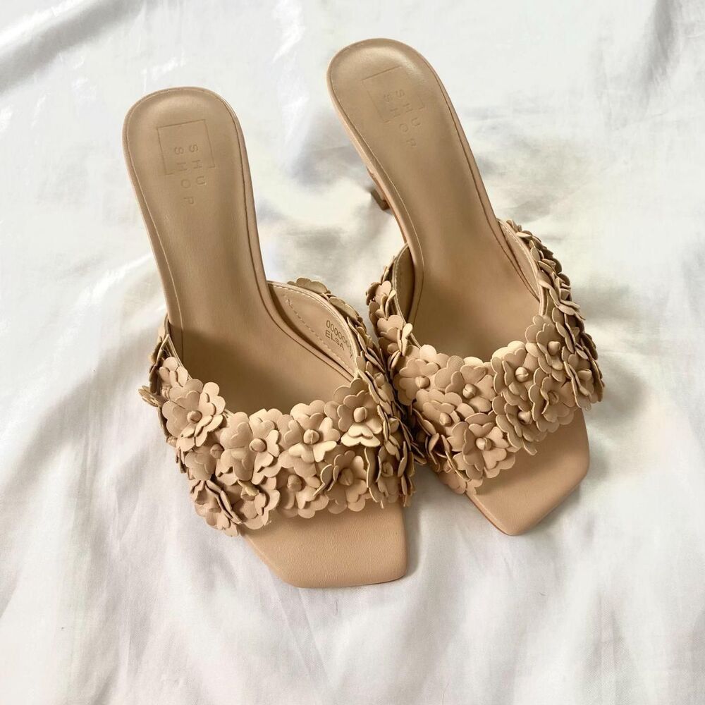 NIB Shushop ELSA Tan Cream Nude dimensional floral appliqué Mule High Heels 7.5